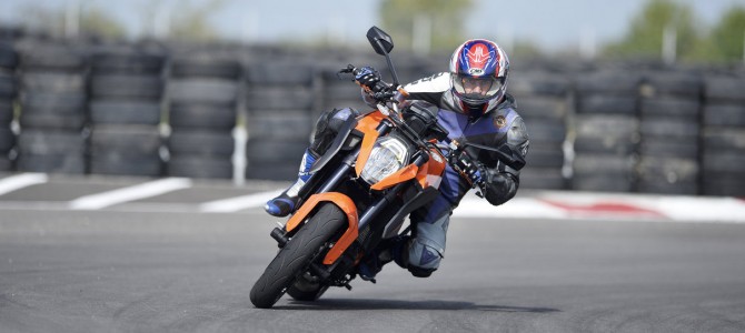 KTM 1290 Super Duke R, model 2015 – test şi prezentare