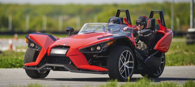 Polaris Slingshot – La granița dintre mașină și motocicletă