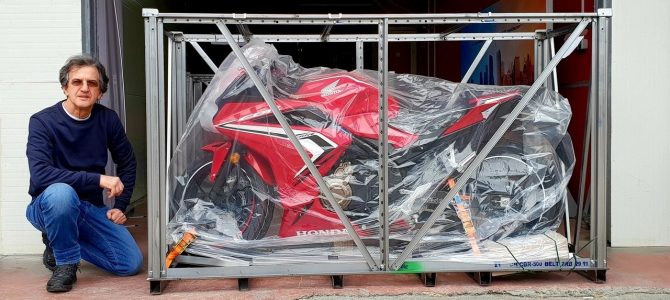 Honda CBR 500R – pregătire de livrare (Unboxing)