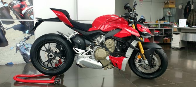 Ducati Streetfighter V4S a ajuns la magazinul importatorului din București