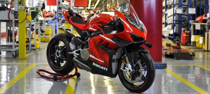 Prima unitate din noul model Ducati Superleggera V4 a ieșit pe porțile fabricii