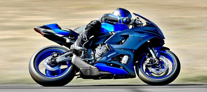 Yamaha a prezentat noul model sportiv numit YZF700-R7, pentru prieteni R7