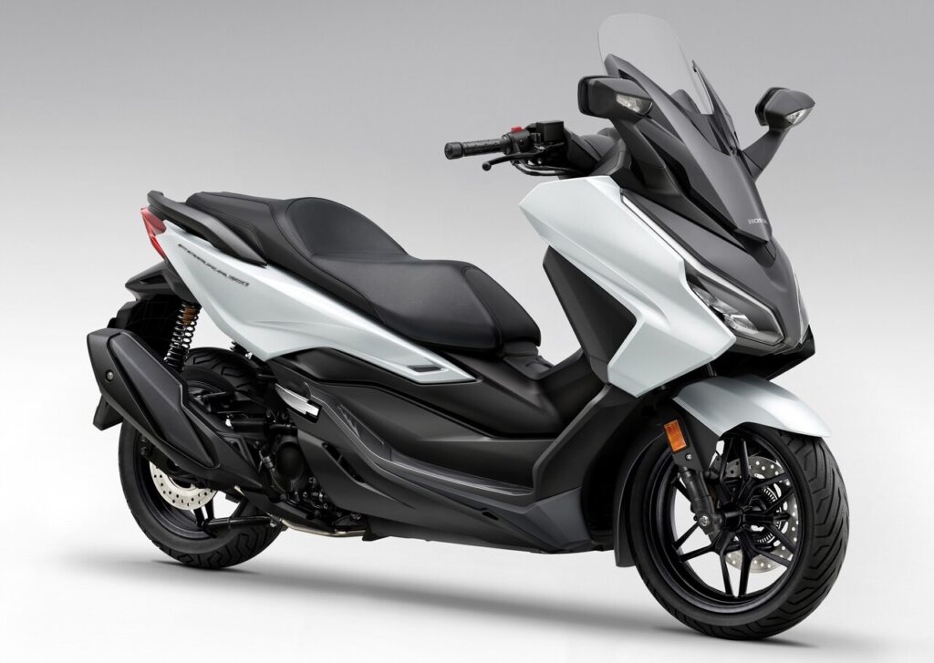 Scutere Honda de 350 cmc