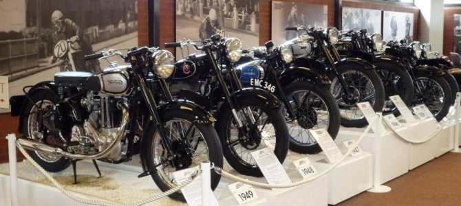 Moș Pedală în vizită la National Motorcycle Museum de lângă Birmingham